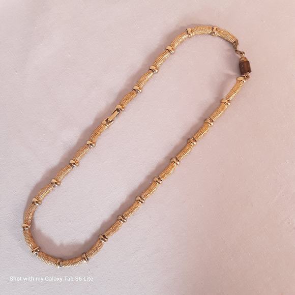 Choker Necklace Gold Tone Hobnail Segments Box And Magnetic Barrel Clasp - Picture 2 of 9